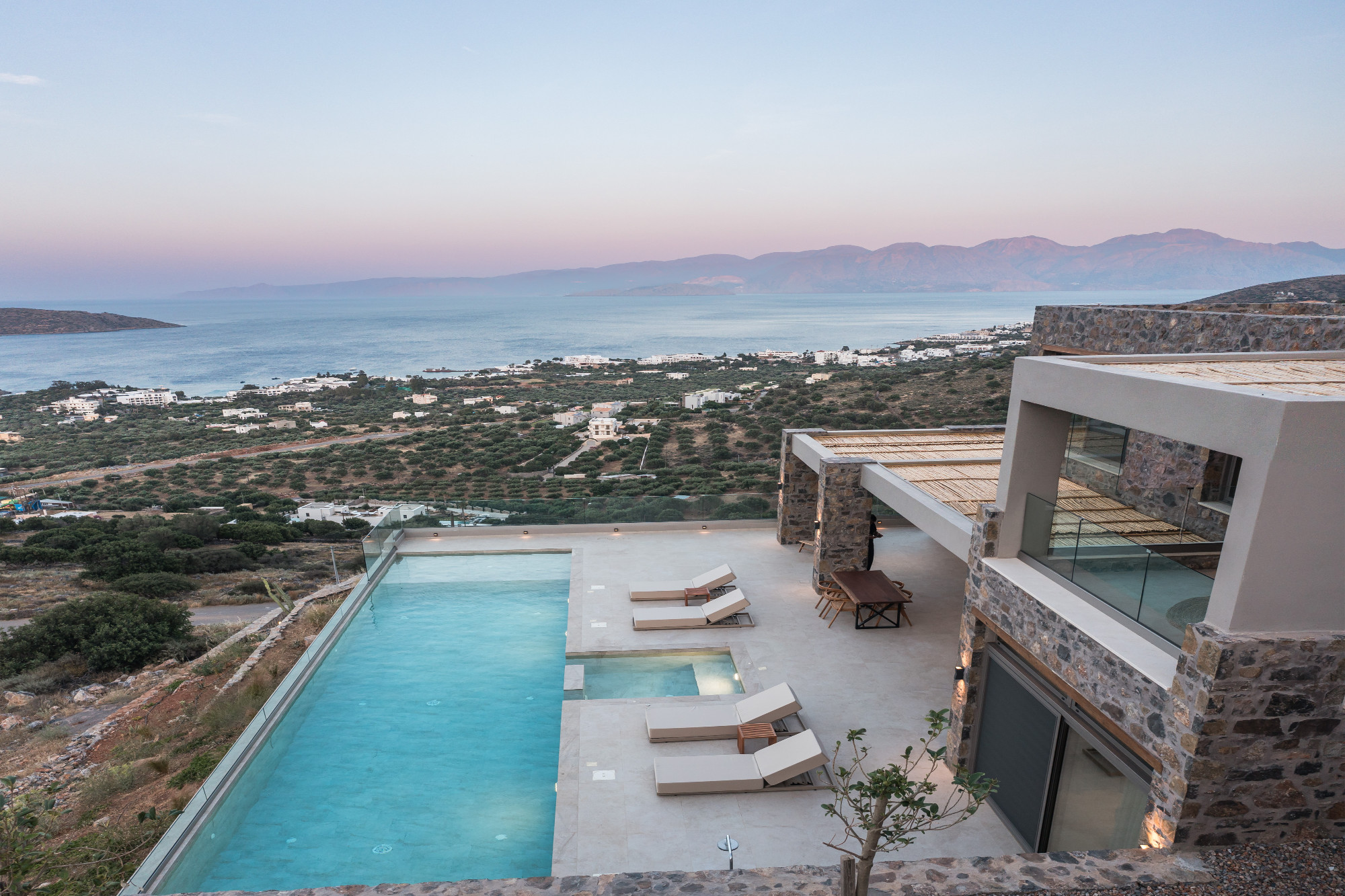 Villa Anemolithos
